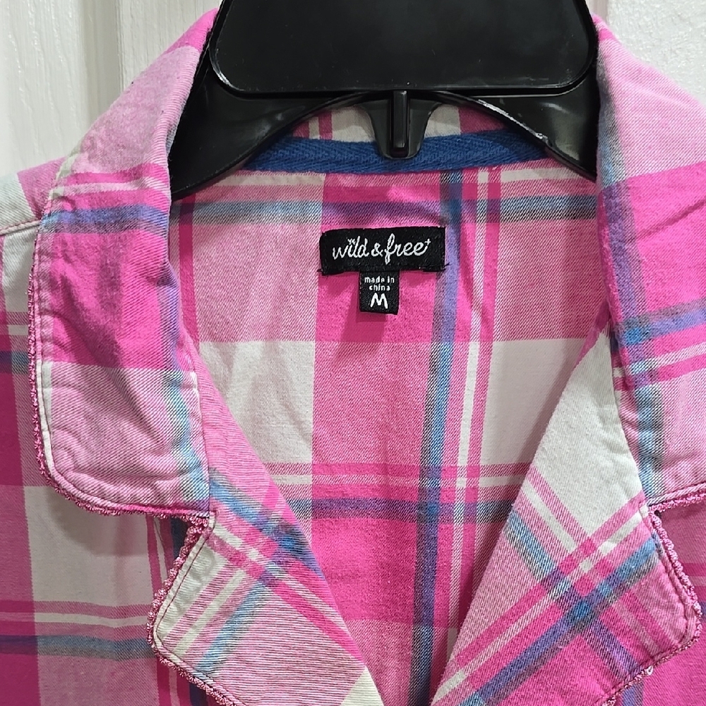 Wild & Free Pink and White Plaid Button-Up Shirt Woman's Size M - Picture 3 of 14